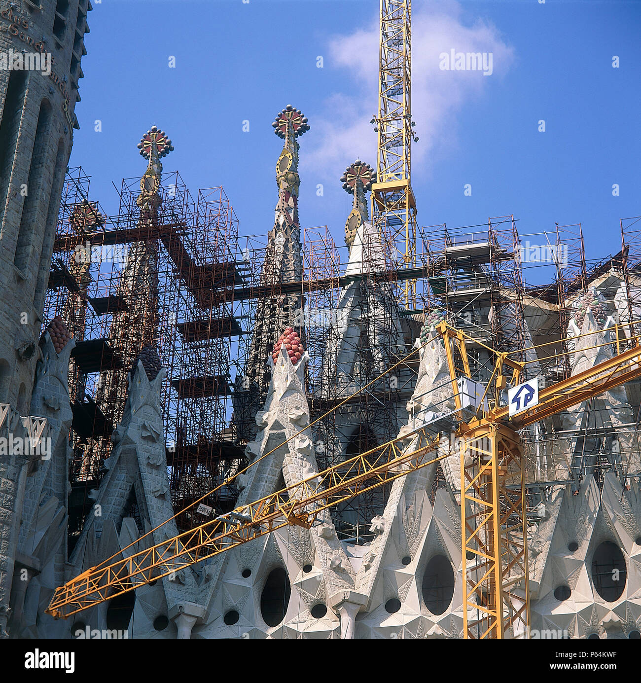 La construction du pavillon et les clochers de la Sagrada Familia. Barcelone, Catalogne, Espagne. L'année 2001. Conçu par Antoni Gaudi. Banque D'Images