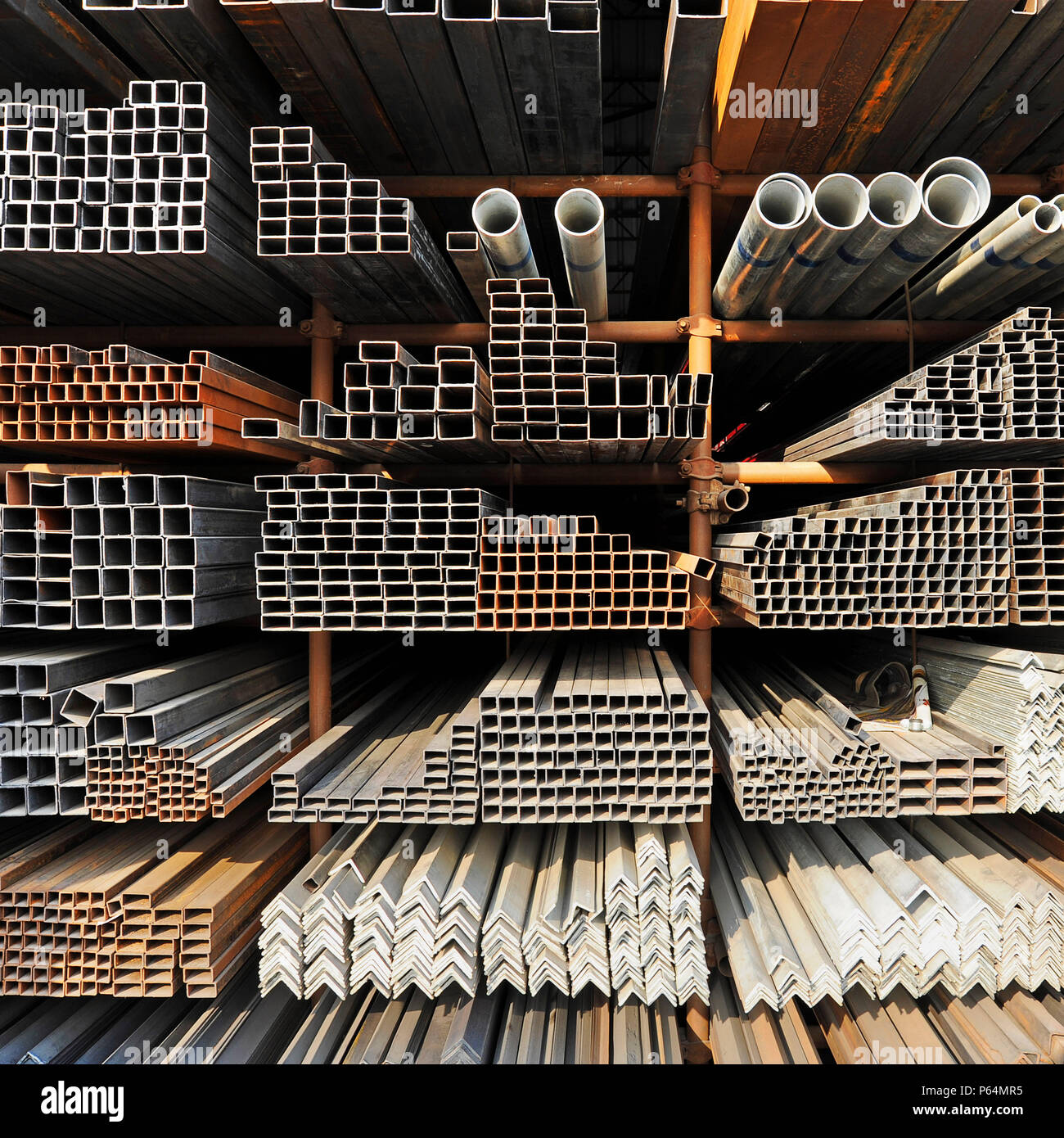 La canalisation en acier en vente sur un marché de produits de construction, l'est de Beijing, Chine Banque D'Images