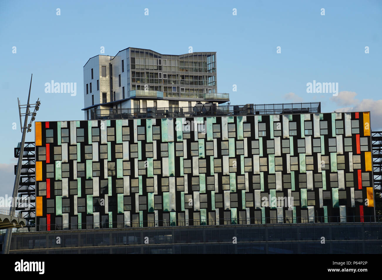 Style très coloré et inhabituelle pour un bâtiment à Nantes, France au crépuscule Banque D'Images