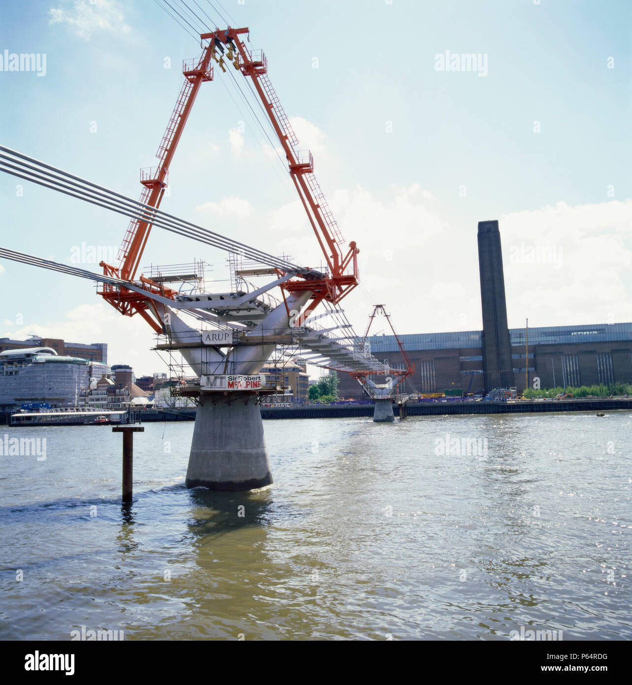 Construction de la Millennium Bridge, London, UK Banque D'Images