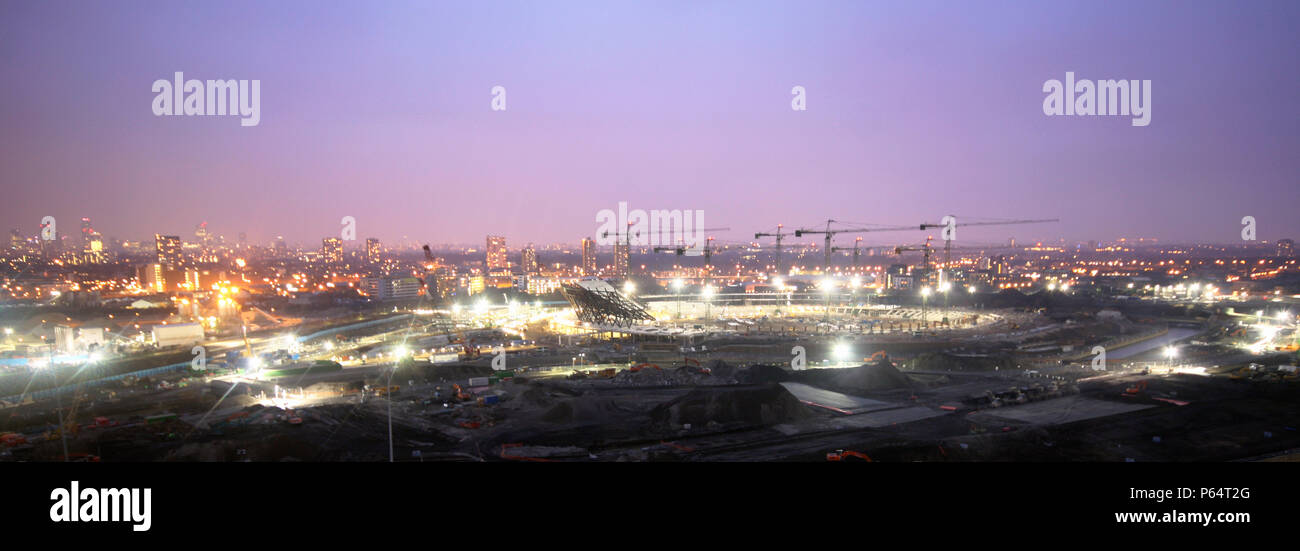 Au cours de la construction du stade olympique, Stratford, London, UK, crépuscule, janvier 2009, à l'Ouest Banque D'Images