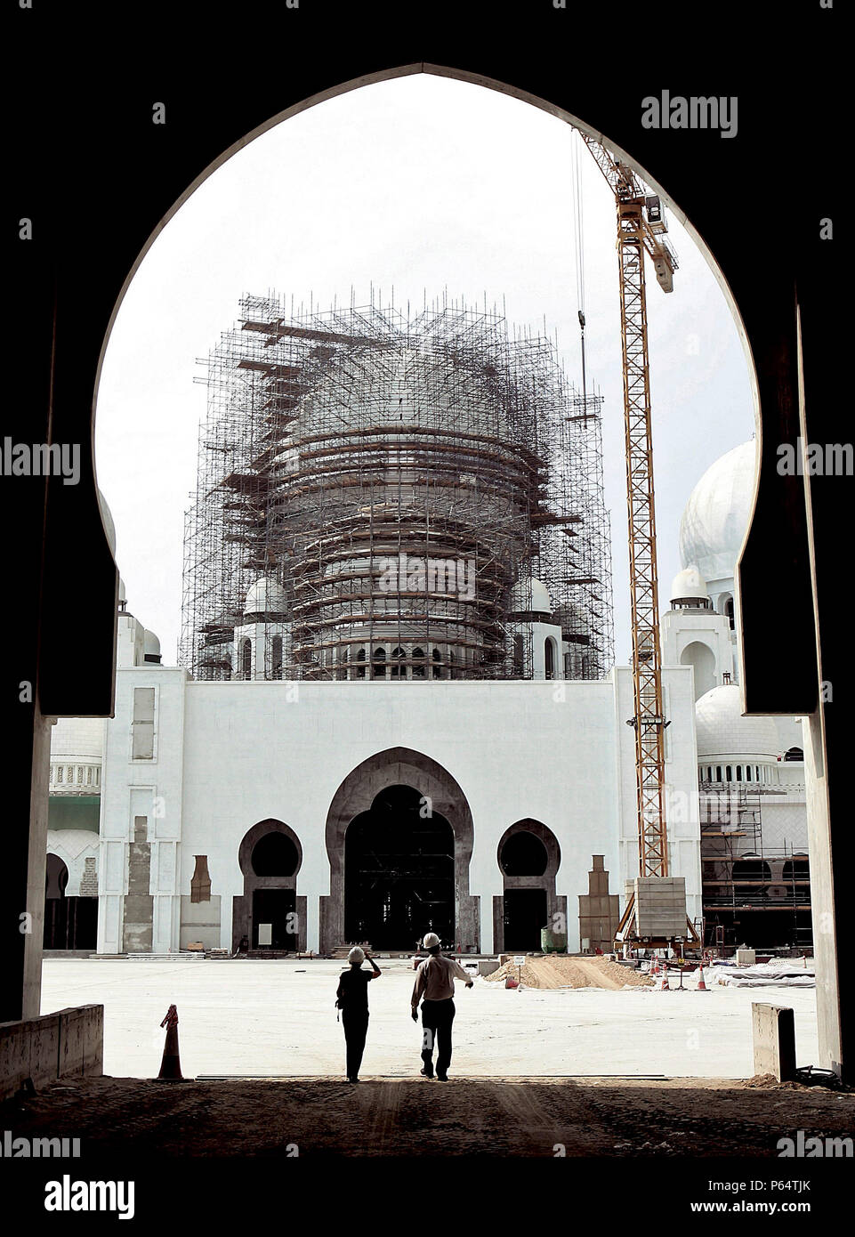 La grande mosquée en construction, Abu Dhabi, Émirats arabes unis, le 11 décembre 2005. Banque D'Images