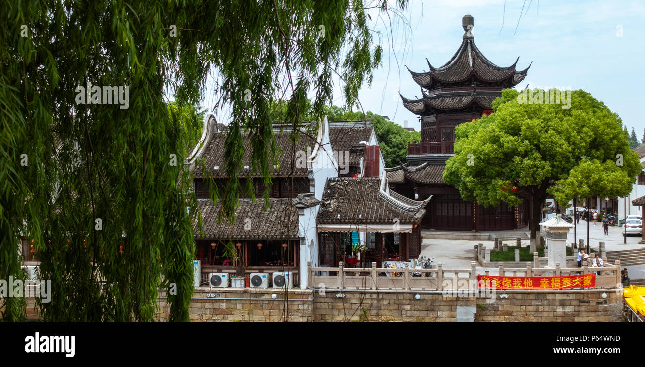 L'architecture traditionnelle et beaux paysages de Tang Shan Jie à Suzhou, Chine le 2 juin, 2018 Banque D'Images L'architecture traditionnelle et beaux paysages de Tang Shan Jie à Suzhou, Chine le 2 juin, 2018 Banque D'Images