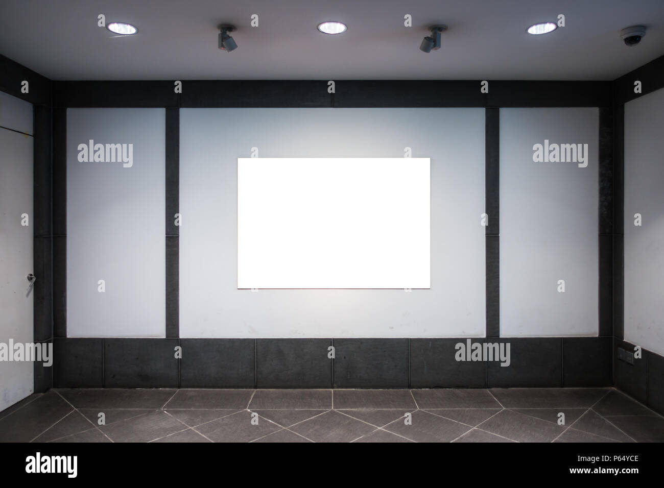 Maquette blanche rectangulaire Billboard Publicité Ville Banque D'Images Maquette blanche rectangulaire Billboard Publicité Ville Banque D'Images