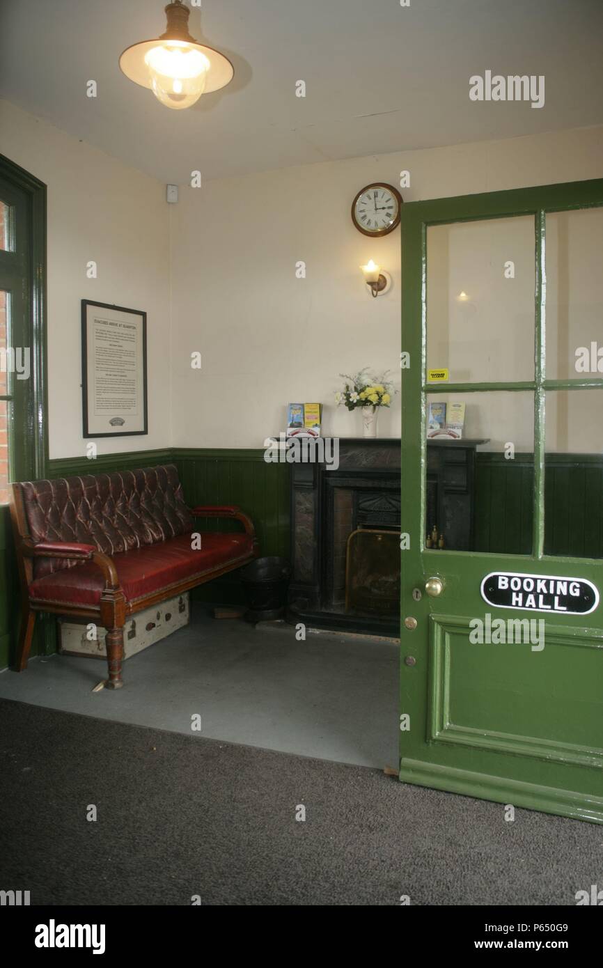 Salle d'attente à l'intérieur préservé Metropolitin gare à Quainton Road, dans le Buckinghamshire. 2007 Banque D'Images