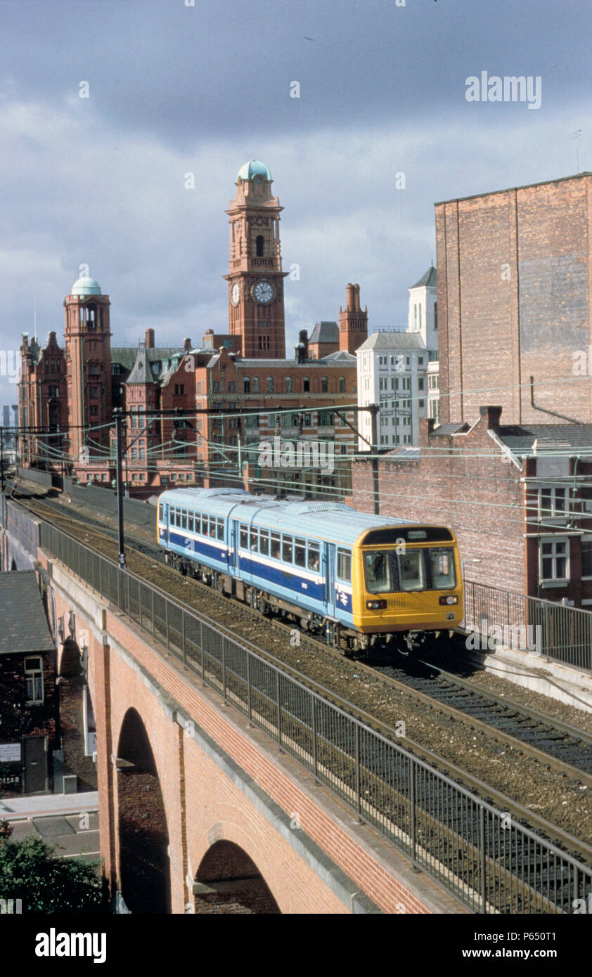 Une classe 142 DMU dans Manchester. C 1995 Banque D'Images