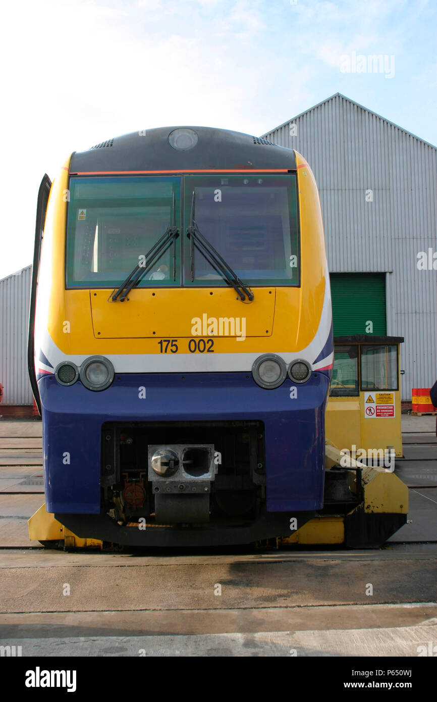 Une classe 175 se trouve dans la cour travaille dans l'usine Alstom de Washwood Heath travaille à Birmingham après modifications post-production. 2004 Banque D'Images