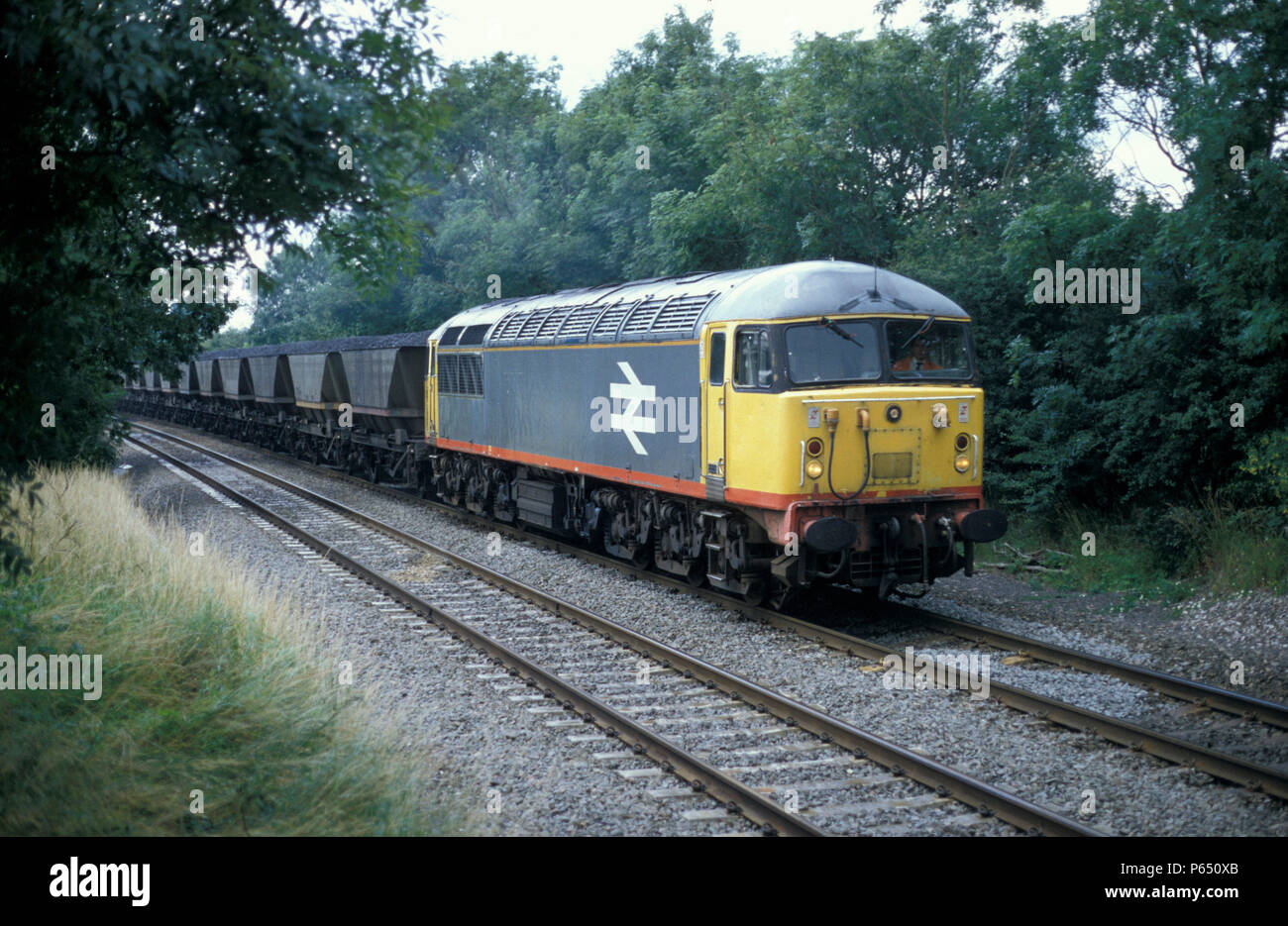 Une classe 56 à la tête d'un train de charbon chargés dans le Leicestershire. C 1992 Banque D'Images