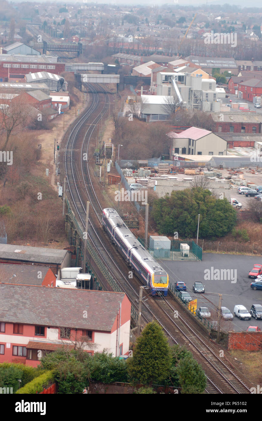 Une classe 175 Coradia./1 rame DMU se rapproche de Preston avec un service de l'aéroport de Manchester - Windermere. Février 2005. Banque D'Images