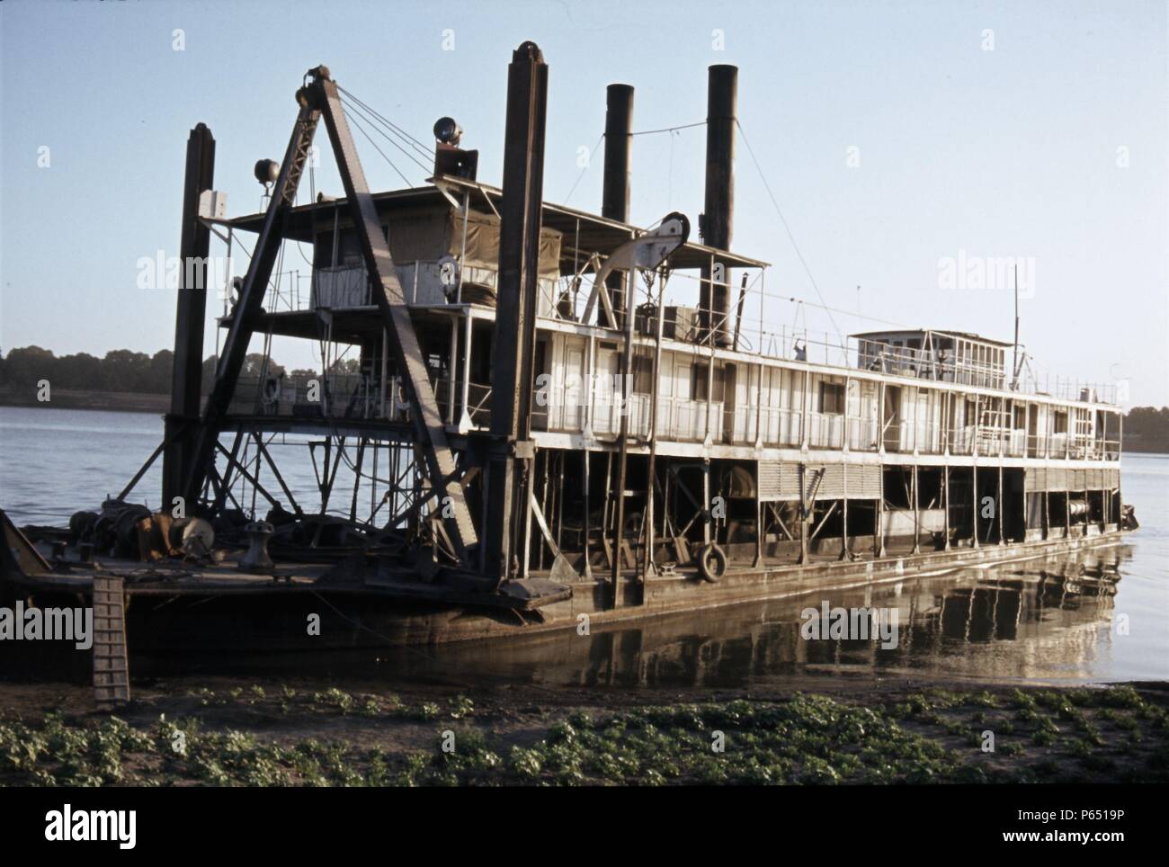 Un magnifique bateau à vapeur du Nil égyptien à l'autorité de Khartoum Soudan River après avoir fait des réparations à partir du sud de Malakal. La drague à palettes Banque D'Images