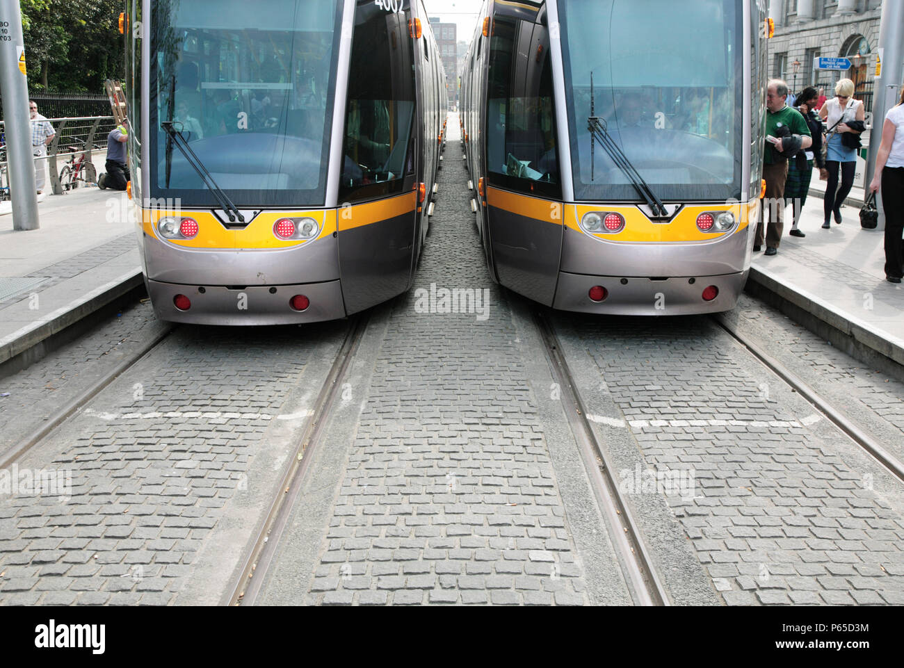 Le tramway LUAS à St Stephen's Green s'arrêtent sur la ligne verte, Dublin, Irlande 2008 Banque D'Images