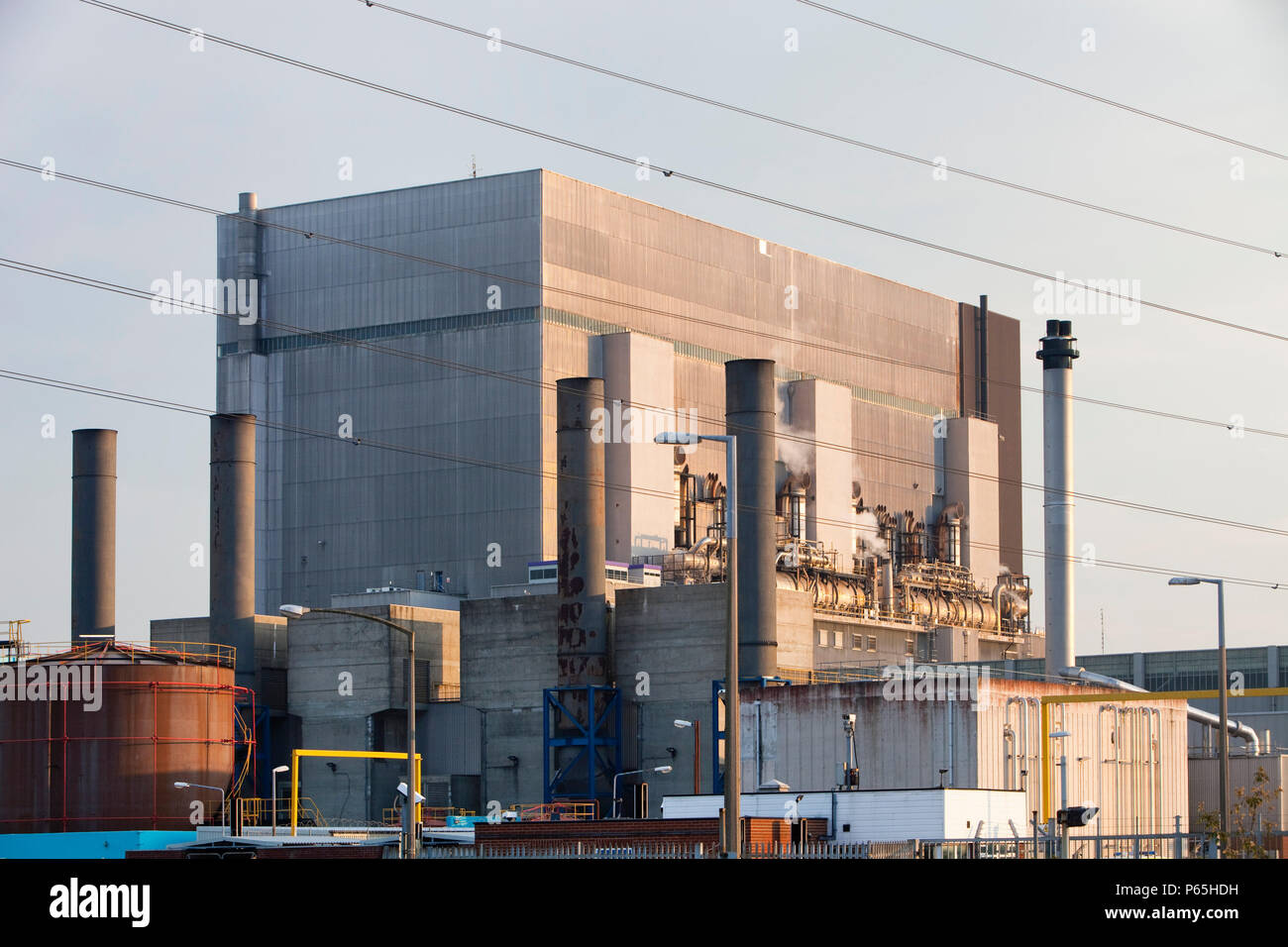 Centrale nucléaire d'Heysham, dans le Lancashire, Royaume-Uni. L'énergie nucléaire est perçue par nombre d'anciens opposants comme l'un des moyens qu'on peut encore produire ele Banque D'Images