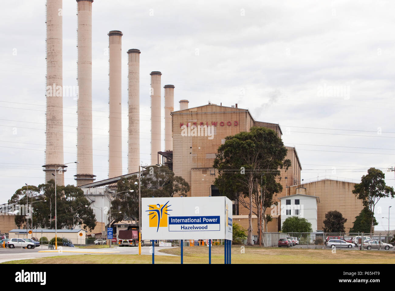 L'Hazelwood thermique au charbon dans la vallée Latrobe, Victoria, Australie. Il utilise le charbon d'une mine de charbon à ciel ouvert , comme le Val de Latrobe Banque D'Images