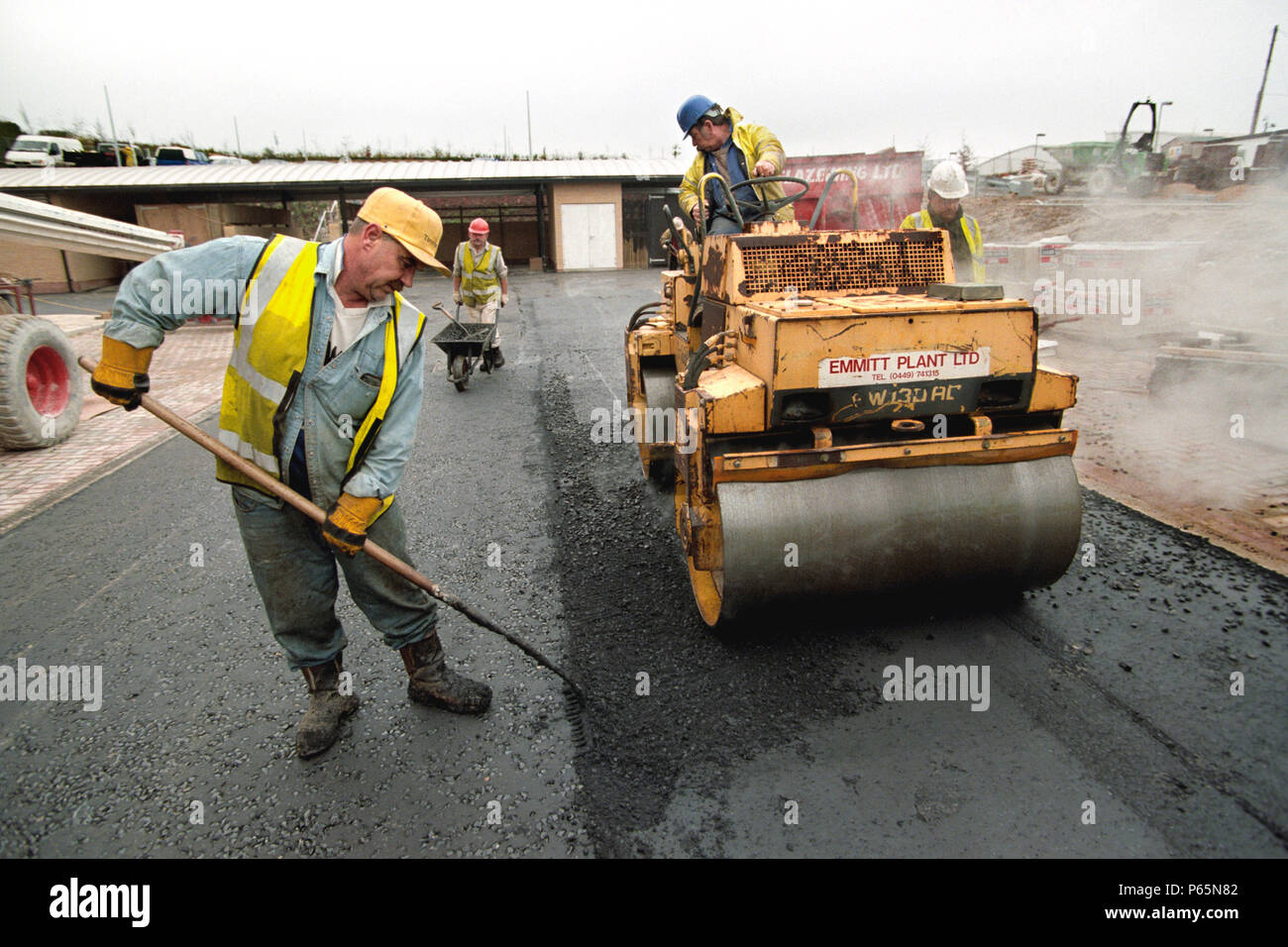 Papier peint Compacteur de route pendant asphalte travaux de chaussées 