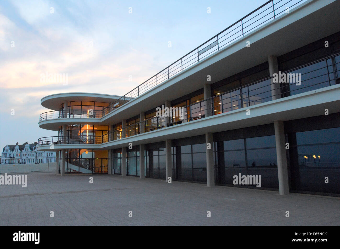 De La Warr Pavilion, immeuble Art Déco, Bexhill on Sea, Angleterre, Royaume-Uni. Commandé par le 9e comte De La Warr en 1935 et conçu par les architectes Erich Banque D'Images