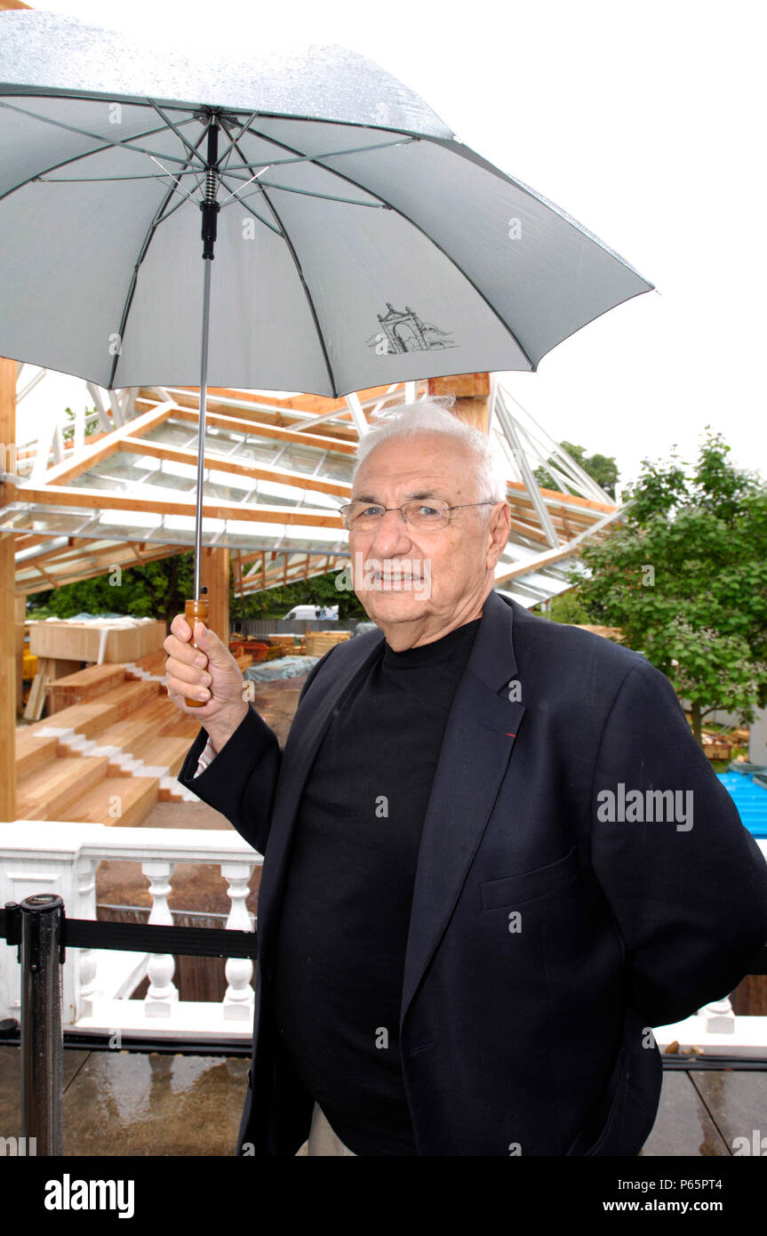 L'architecte Frank Gehry à la Serpentine Gallery Pavilion, 9 juillet 2008. Cette année, la Serpentine Gallery Pavilion dans Hyde Park donnera à l'Angleterre sa Banque D'Images