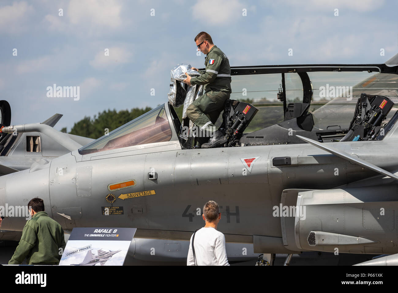 BERLIN - 27 avril 2018 : pilotage et pilote de combat polyvalent le Dassault Rafale. Armée de l'Air française. Exposition salon ILA à 2018. Banque D'Images