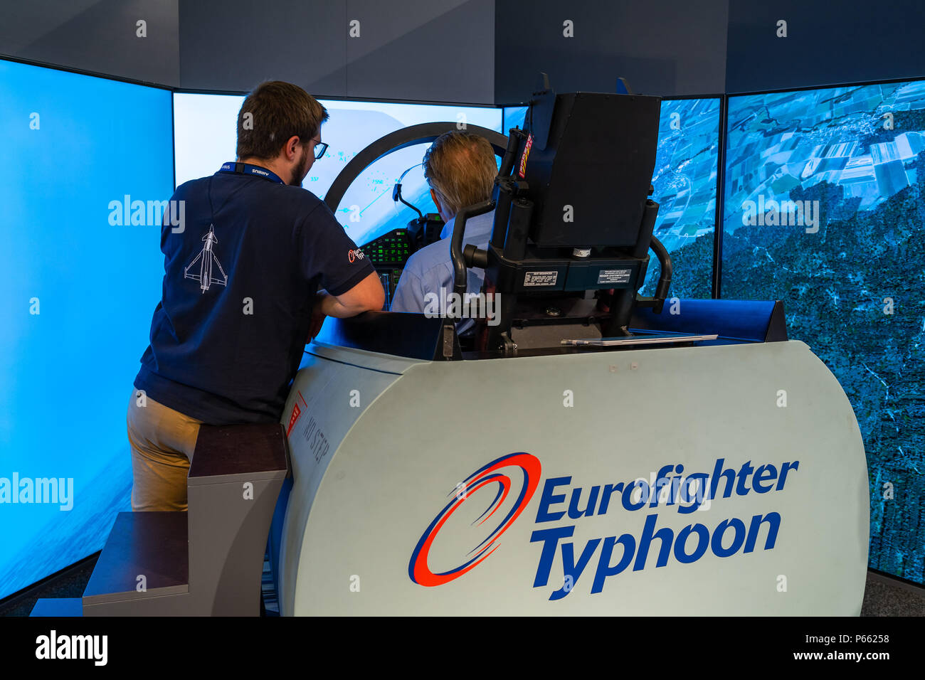 BERLIN - 27 avril 2018 : Pilotage de combat polyvalent Eurofighter Typhoon. Simulateur de formation de pilotes militaires. ILA Berlin Air Show Exhibition 2018 Banque D'Images