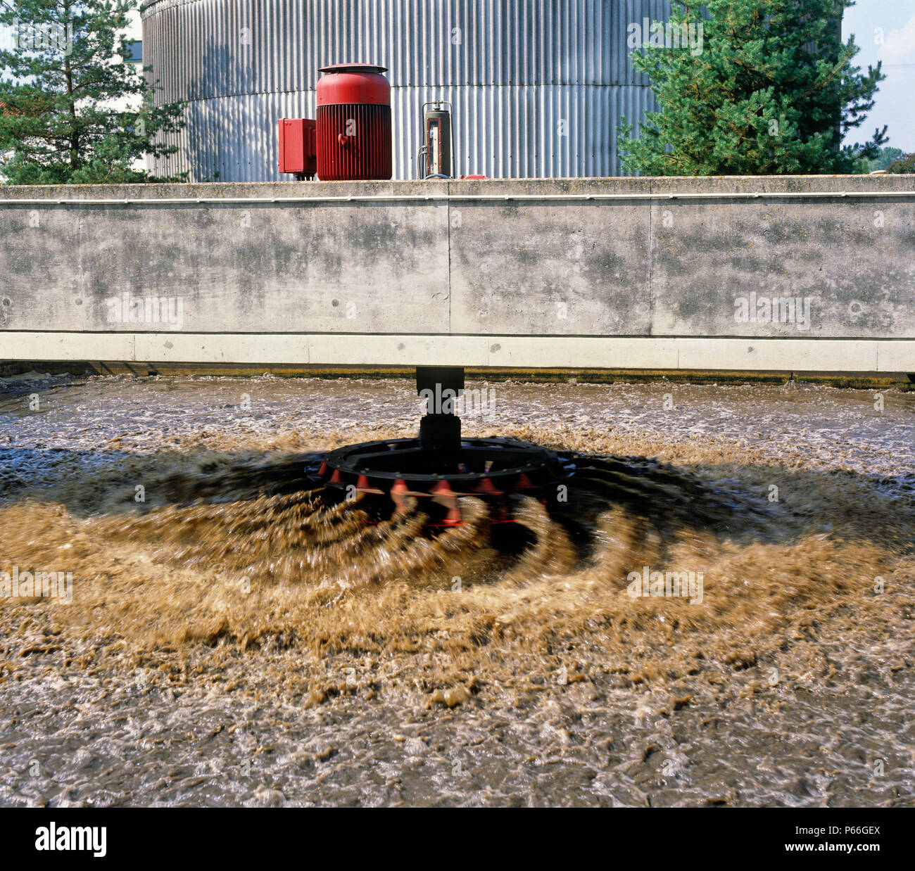 Désaération secondaire à l'activation des boues de traitement des eaux usées et purification de l'usine, Allemagne Banque D'Images