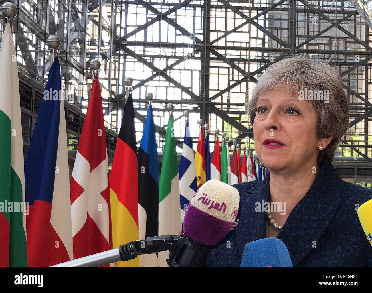 Premier ministre Theresa peut arrive au Conseil européen à Bruxelles, où les dirigeants de l'Union européenne se réuniront pour un sommet de deux jours pour régler la crise politique au cours de la migration et de discuter de la façon de procéder sur la Brexit négociations. Banque D'Images