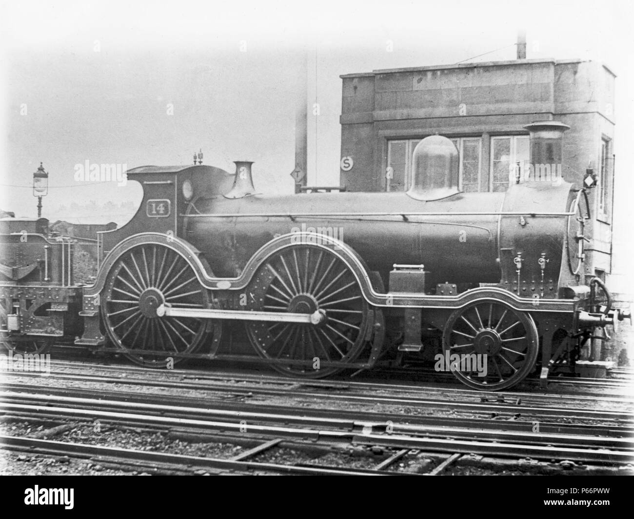 Great Western 2-4-0 Convertible, No.14, à Bath. 1890 Banque D'Images