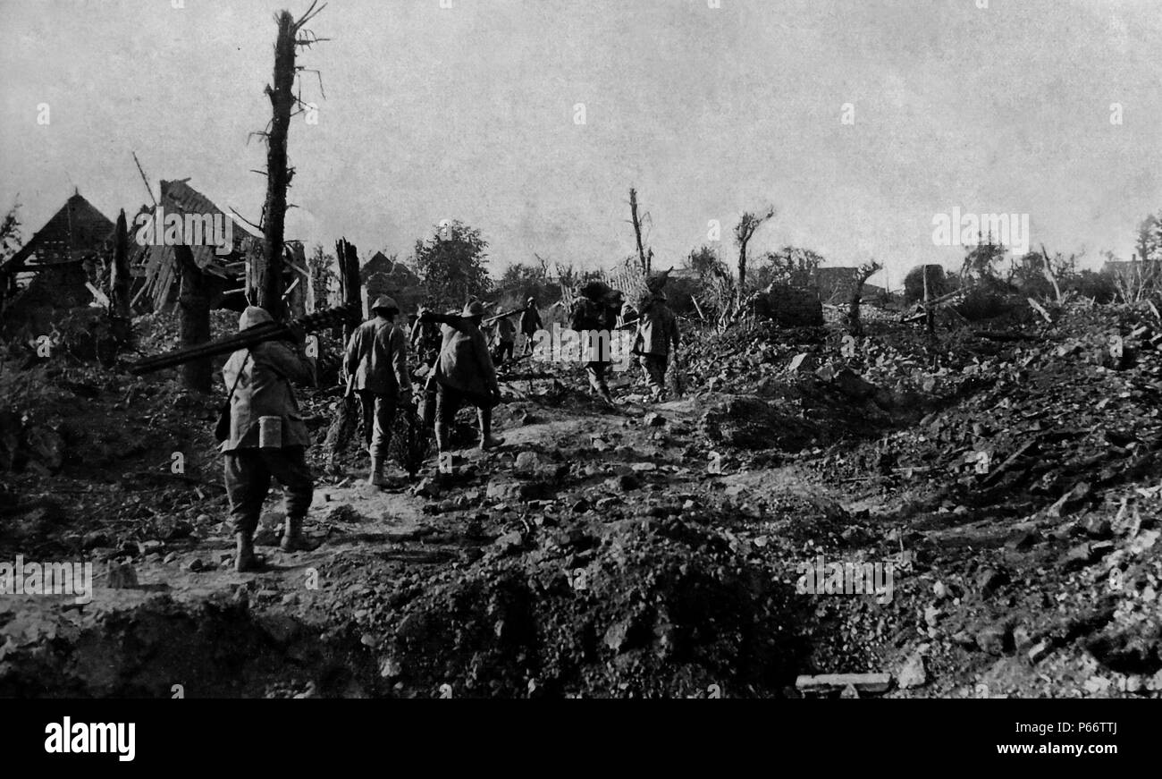 La demeure de Dompierre que passer par les forces françaises. La France, la première guerre mondiale. 1916 Banque D'Images