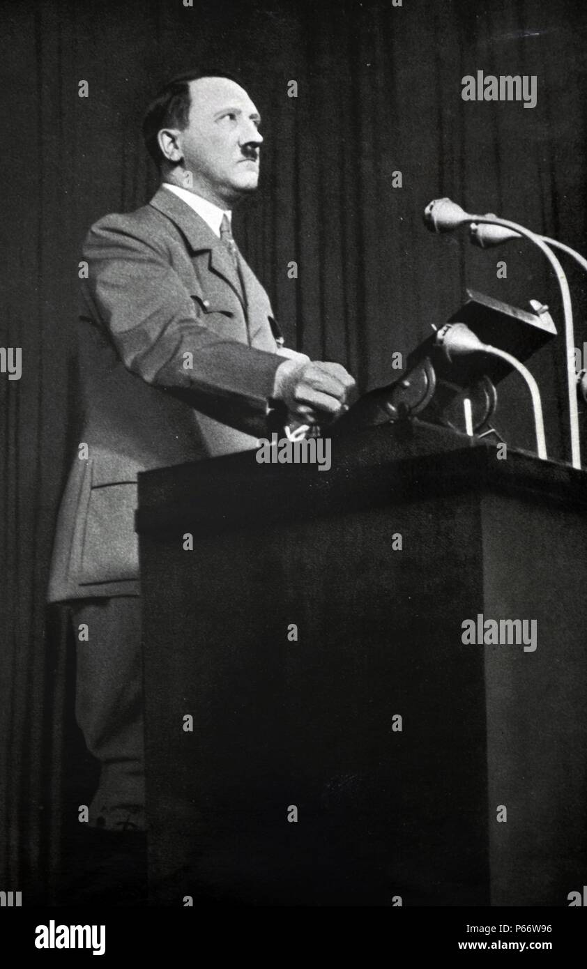 1889 - 1945 Adolf Hitler. adresses un rassemblement 19356. Homme politique allemand et le chef du parti nazi. Il a été chancelier de l'Allemagne de 1933 à 1945 et d'un dictateur de l'Allemagne nazie de 1934 à 1945. Banque D'Images