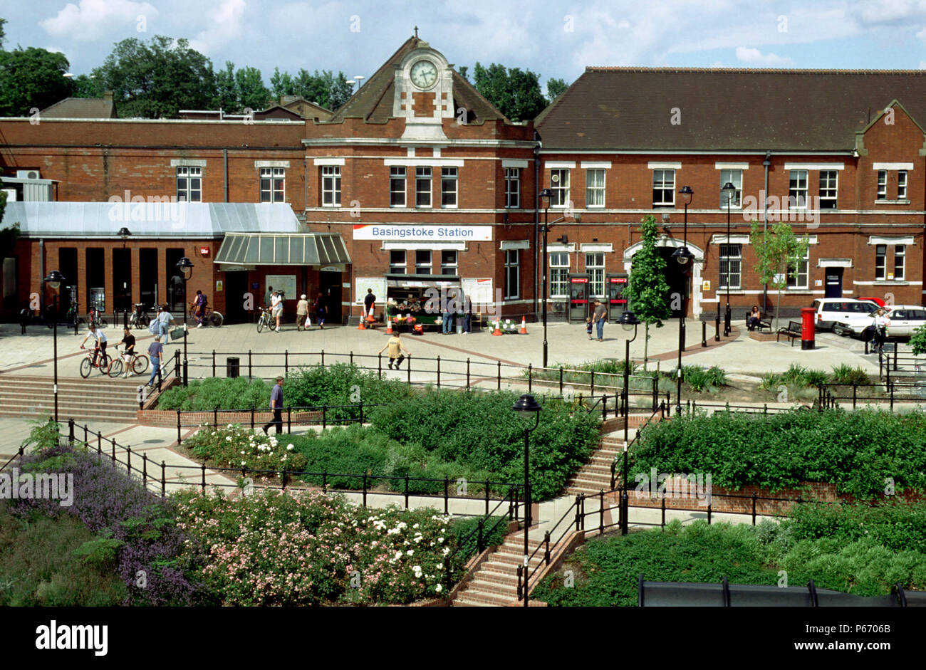 Façade de la gare de Basingstoke, Hampshire. 2005 Banque D'Images