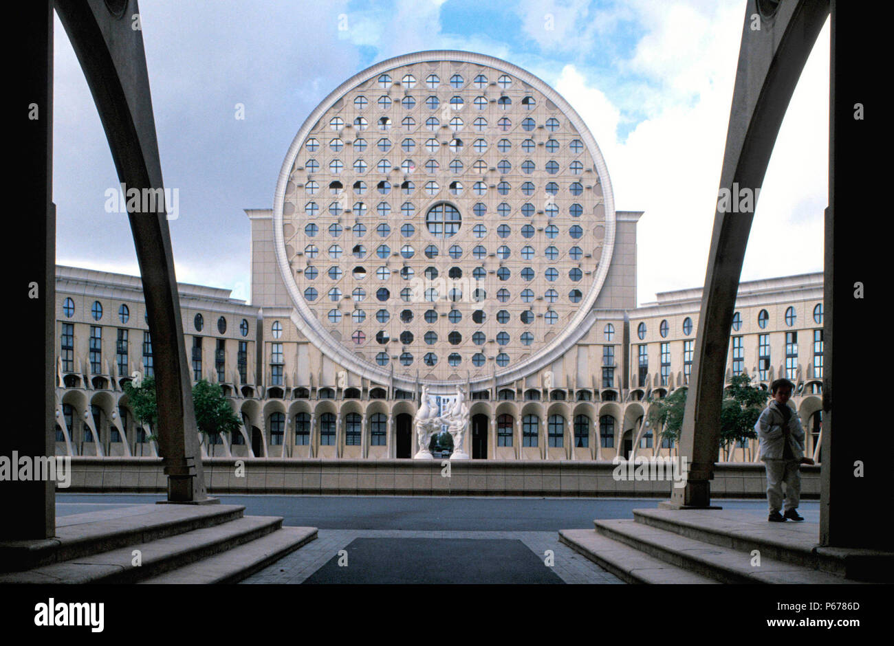 Marne-La-Vallée près de Paris, par l'architecte Ricardo Boffil né espagnol. Le gigantesque projet expérimental a été en grande partie cirticised comme un infâme Banque D'Images