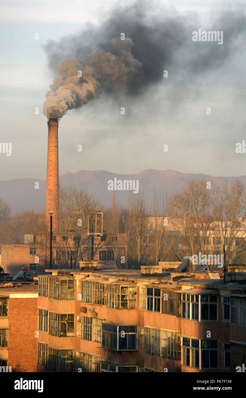 La cheminée de la chaudière dans le nord-est de la Chine. Banque D'Images