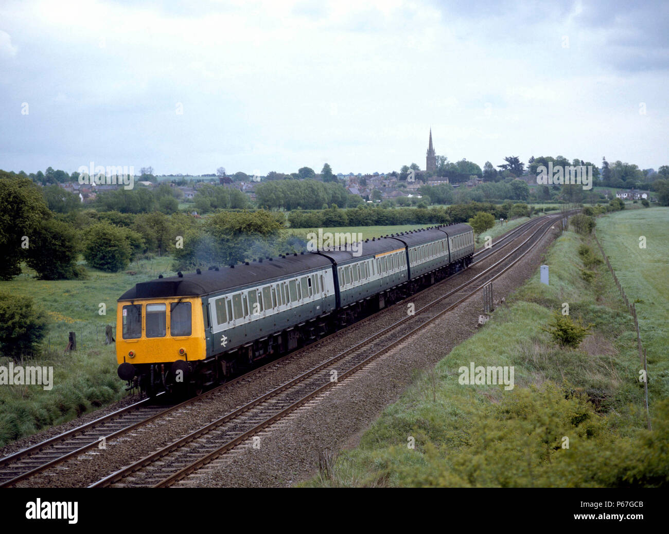 Rois Sutton. 11:44 l'ex Banbury pour Marylebone chefs pour Aynho Junction. 10.05.1987. Banque D'Images