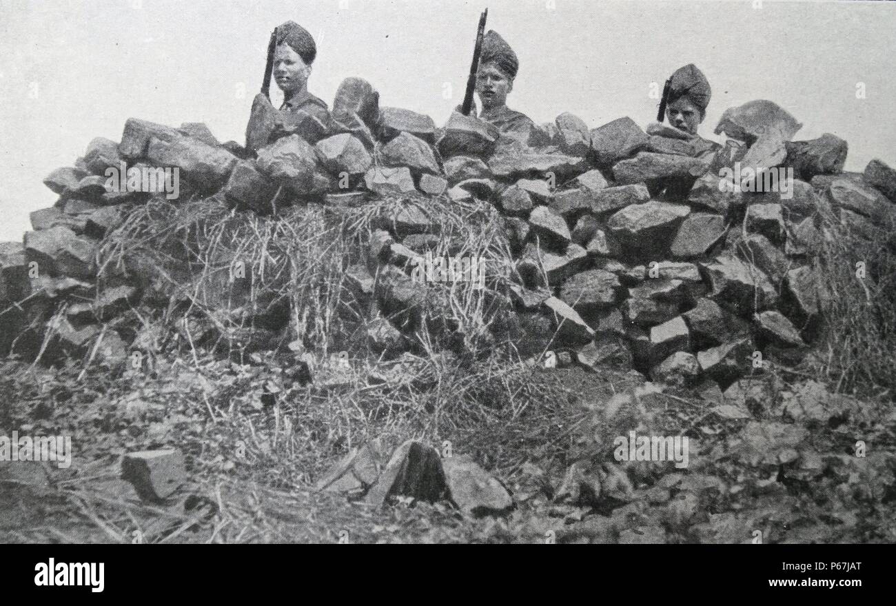 Des soldats indiens britanniques derrière une fortification en Afrique de l'Est pendant la première guerre mondiale 1915 Banque D'Images