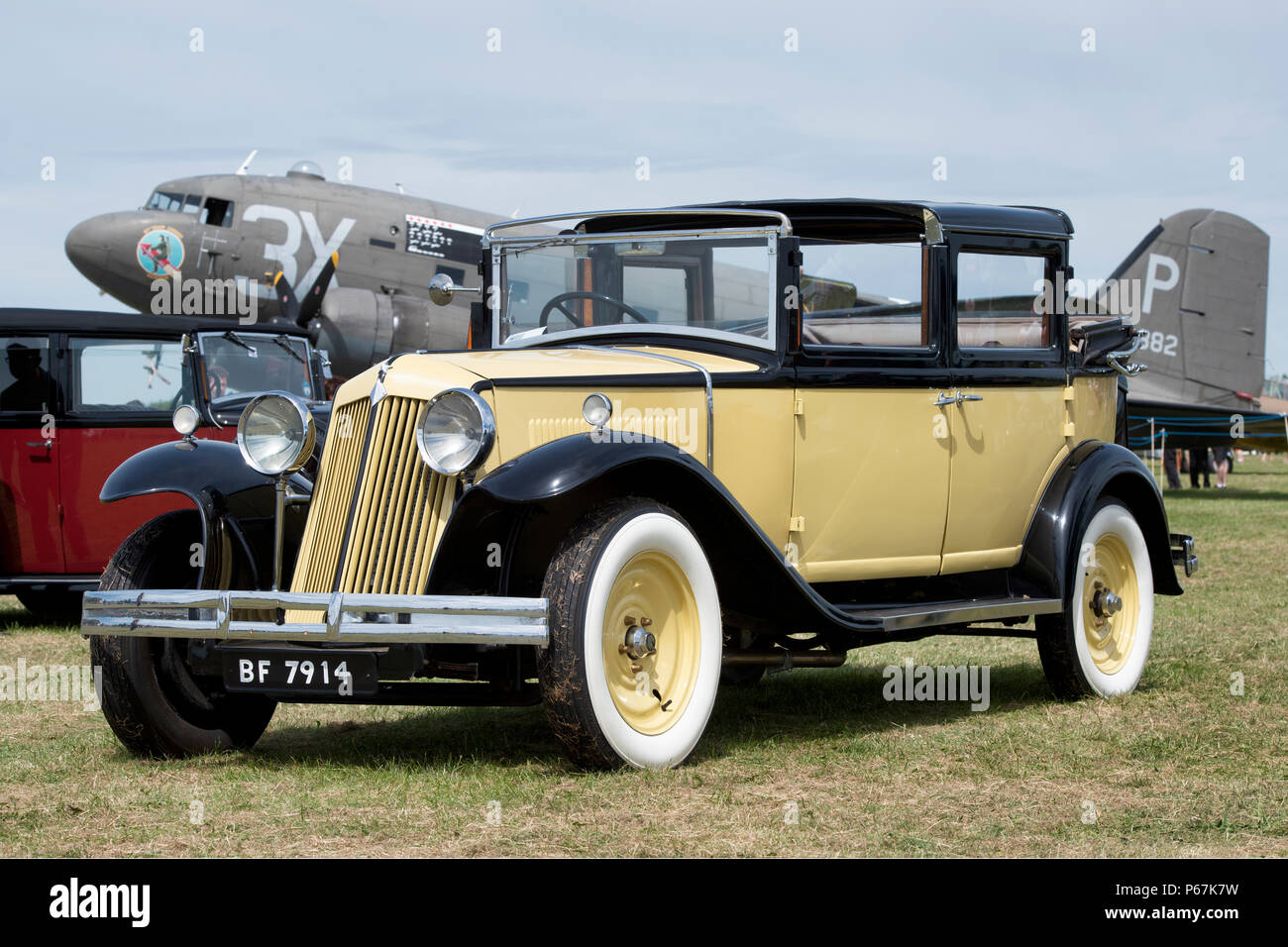 1930 Renault Vintage voiture au volant, festival de Bicester Bicester Heritage Centre, Oxfordshire, Angleterre Banque D'Images