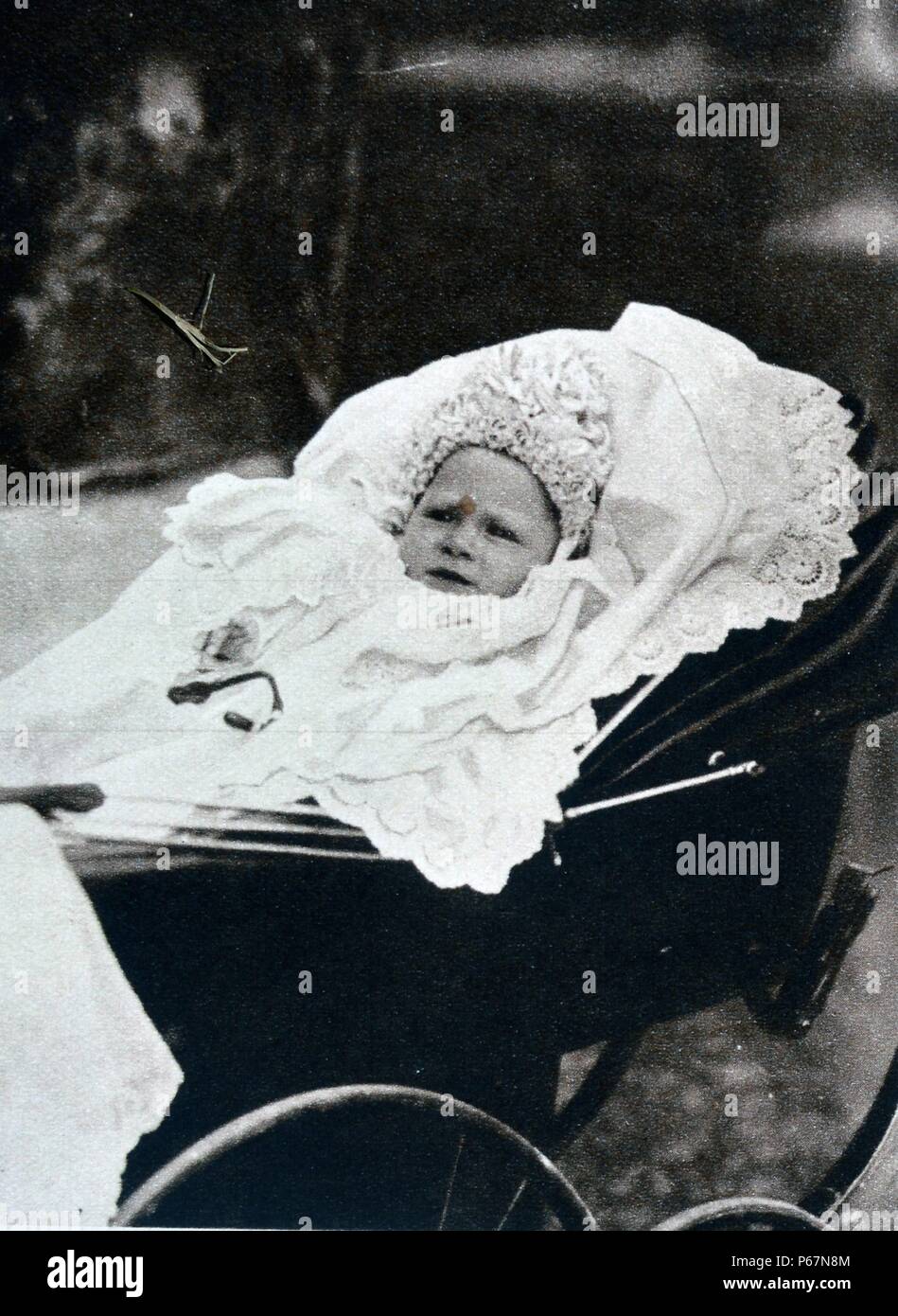Image montre le nouveau-né Prince Albert, le duc de York (futur roi George VI) dans un landau. Banque D'Images