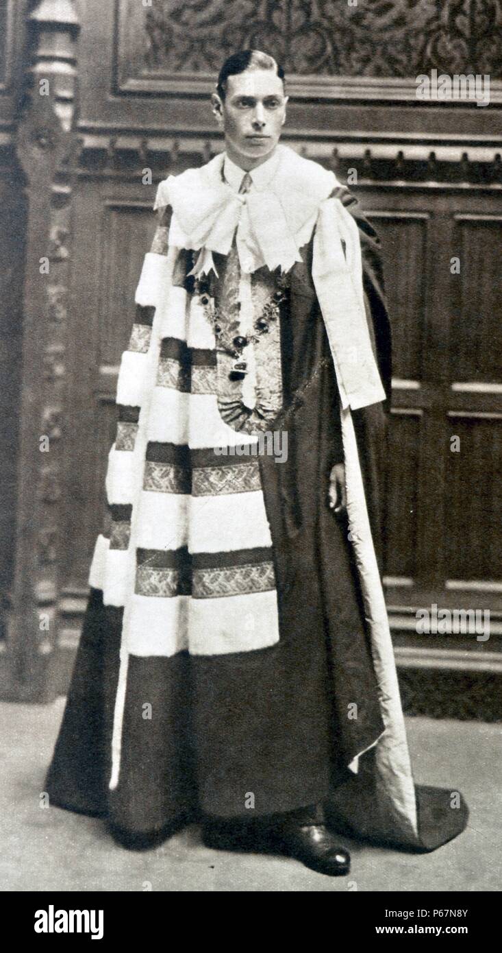 Prince Albert (plus tard le roi George VI) indiqué dans la chambre des Lords, porter des robes cérémonie pleine de l'état ouverture du Parlement. Banque D'Images