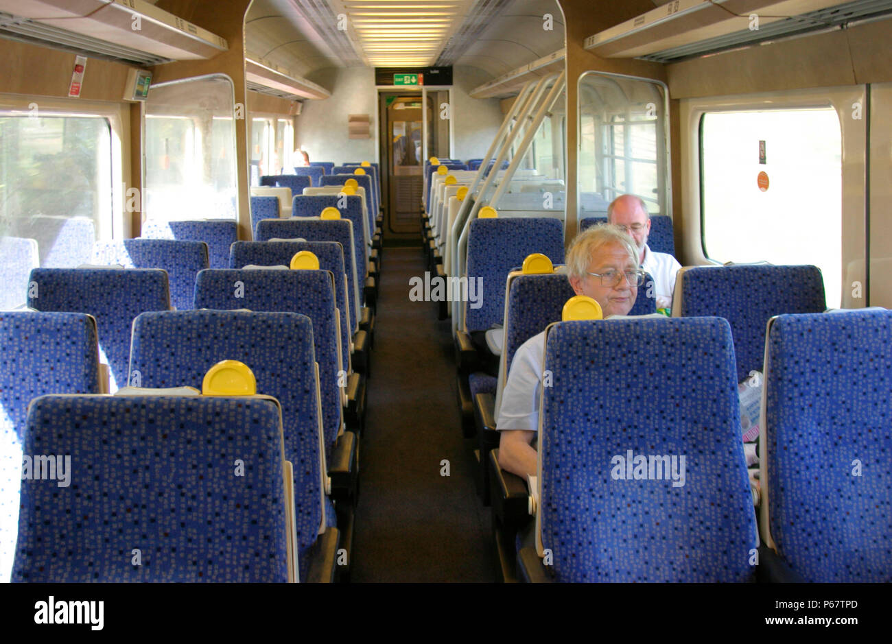 L'intérieur de la classe standard de Mk 3 coach sur Midland Mainline. Septembre 2004. Banque D'Images