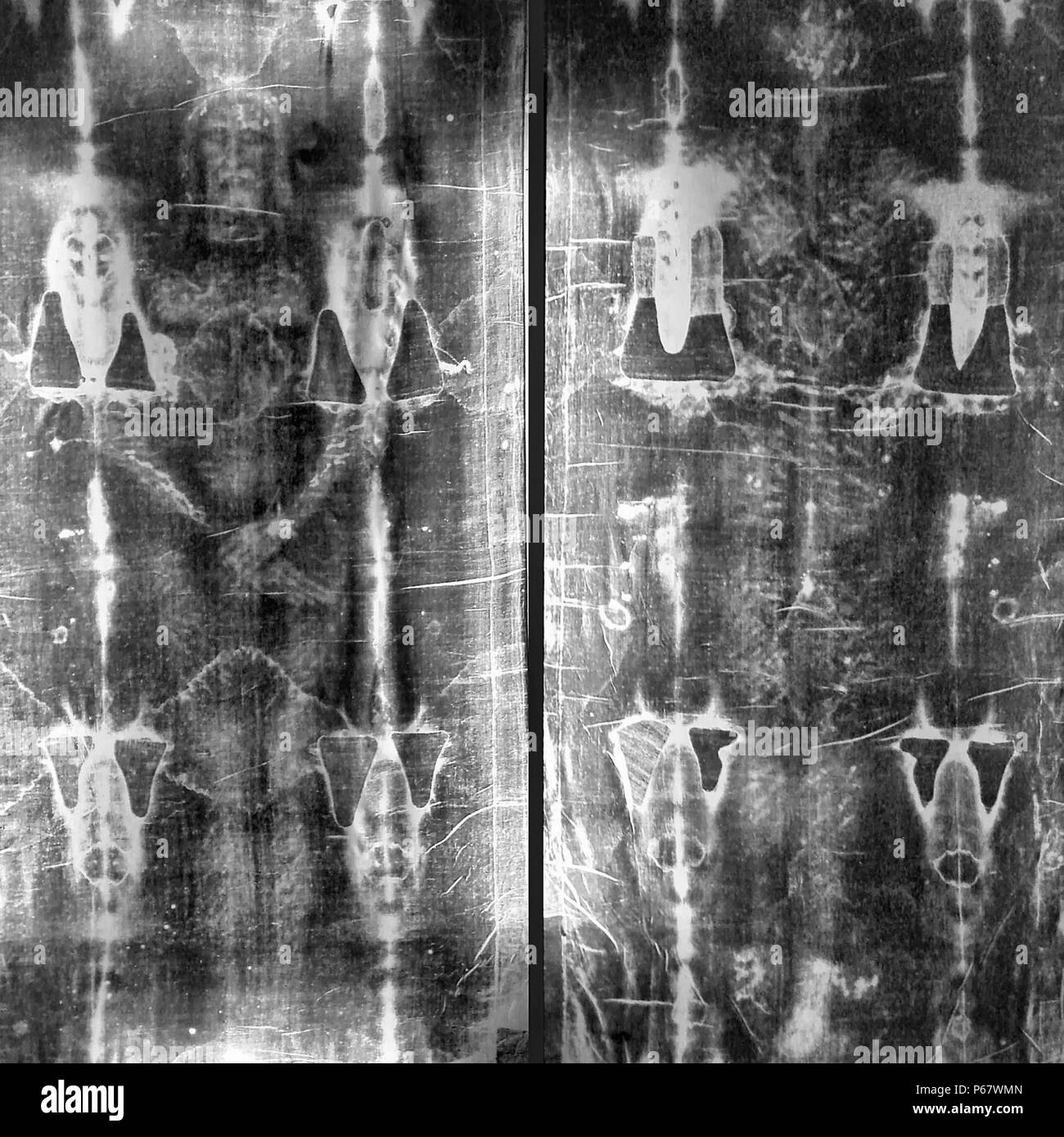 Le Suaire de Turin ou linceul de Turin est une longueur de tissu en lin portant l'image d'un homme qui semble avoir subi un traumatisme physique d'une manière compatible avec la crucifixion. Il n'y a pas encore de consensus sur la manière exacte dont l'image a été créé, et il est considéré par certains comme le linceul de Jésus de Nazareth, en dépit de la datation au radiocarbone de placer ses origines dans la période médiévale. Banque D'Images