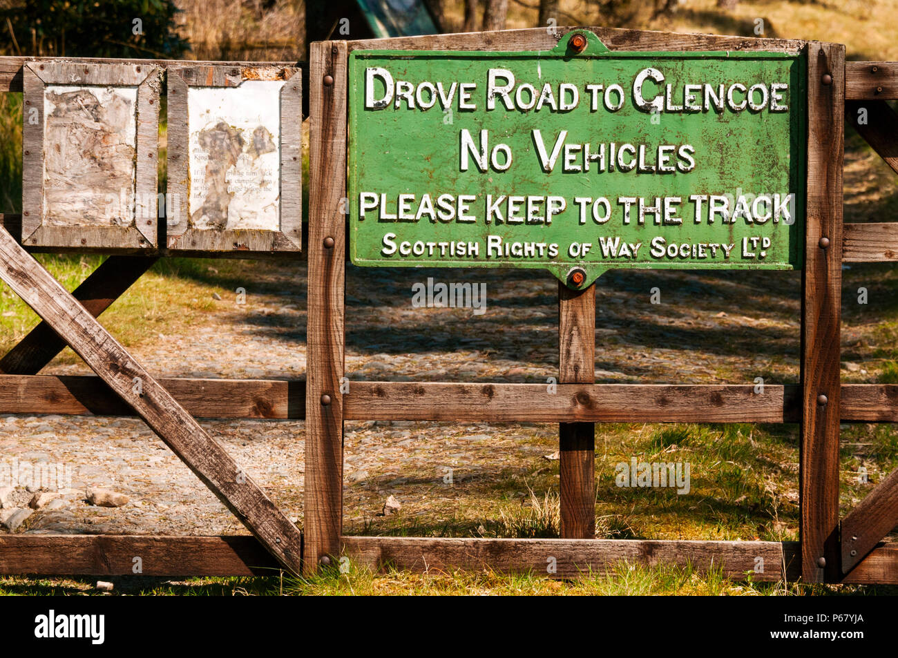 Signe pour Glencoe route qui mène dans Rannoch Moor, West Highland Way, Ecosse Banque D'Images