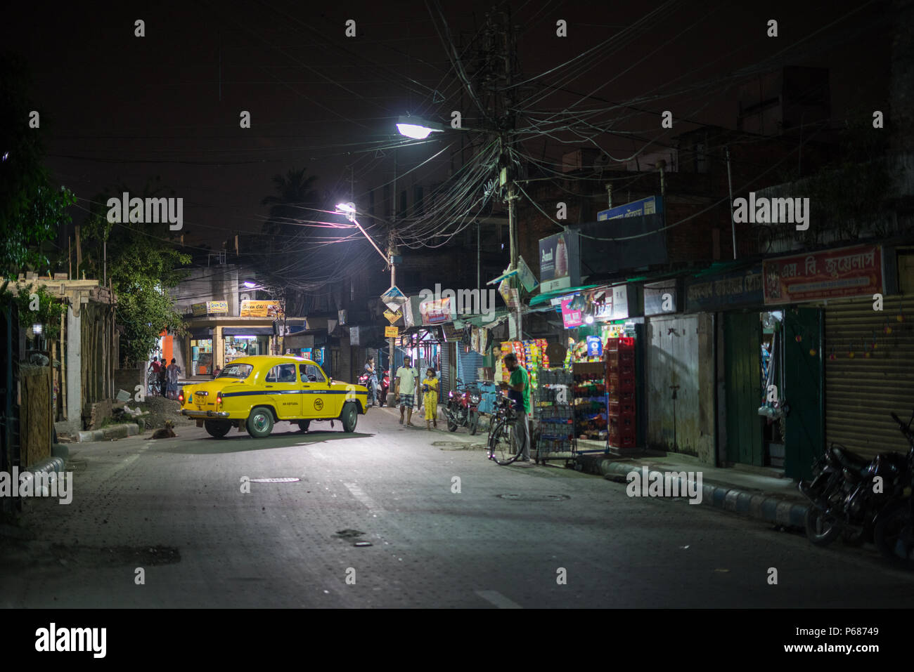 L'Ambassadeur jaune taxi - Kolkata, Inde Banque D'Images