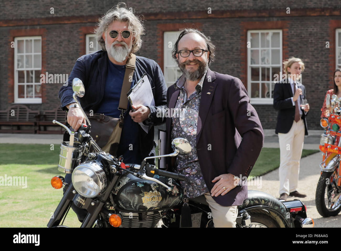 Londres, Royaume-Uni. 28 Juin, 2018. Le Hairy Bikers parmi les juges de l'éblouissant concours d'éléphant, une flotte de véhicules personnalisés, au Royal Hospital Chelsea - Crédit : Amanda rose/Alamy Live News Banque D'Images