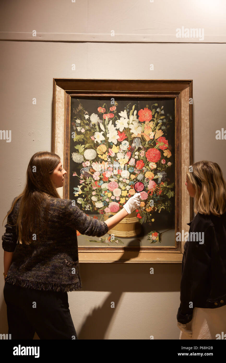 Londres, Royaume-Uni. Jun 29, 2018. Une photo appel de Bonhams Old Masters vente a eu lieu à New Bond Street à Londres. Atelier de Jan Brueghel le Jeune (Anvers 1601-1678) un vaste bouquet de fleurs de printemps et d'été dans une baignoire en bois à côté d'un écureuil estimé à 70 000 € - 100 000. La vente elle-même a lieu le mercredi 4 juillet à 14h00 Crédit : Keith Larby/Alamy Live News Banque D'Images
