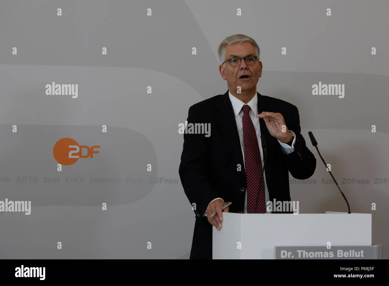 Mainz, Allemagne. 29 juin 2018. Thomas Bellut, le directeur général (Intendant) de la ZDF, traite de la conférence de presse. Le Conseil de la télévision publique allemande ZDF-service de radiodiffusion télévisuelle (Zweites Deutsches Fernsehen) se sont rencontrés pour leur 9. réunion de son XV. durée du mandat à Mayence. La présidente de la Commission Télévision de Marlehn Thieme a été réélu à son poste à la date prévue de l'élection de mi-parcours des 3 sièges du présidium. Crédit : Michael Debets/Alamy Live News Banque D'Images