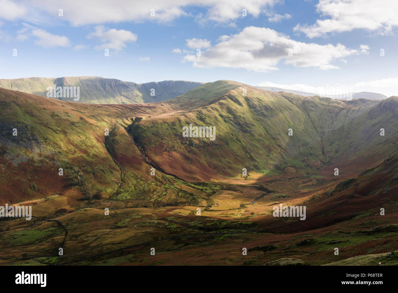 Vue sur Bannerdale de Beda a chuté vers reste élevé au-delà de relever avec Dodd dans le Parc National du Lake District, Cumbria, Angleterre. Banque D'Images