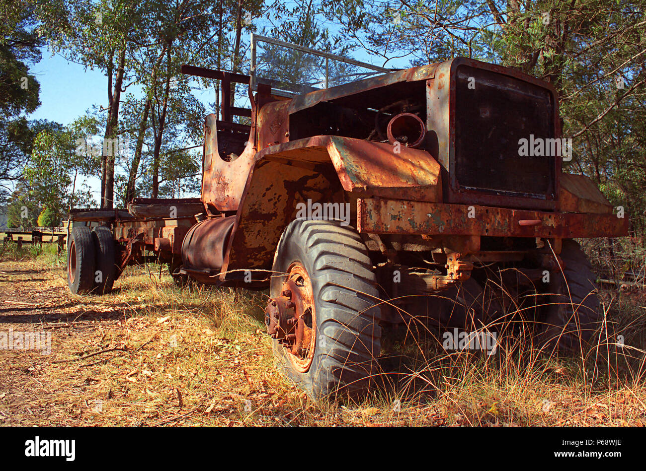 Vieux camion négligés et abandonnés, cloches Ligne de route, Bilpin, Blue Mountains, NSW Banque D'Images