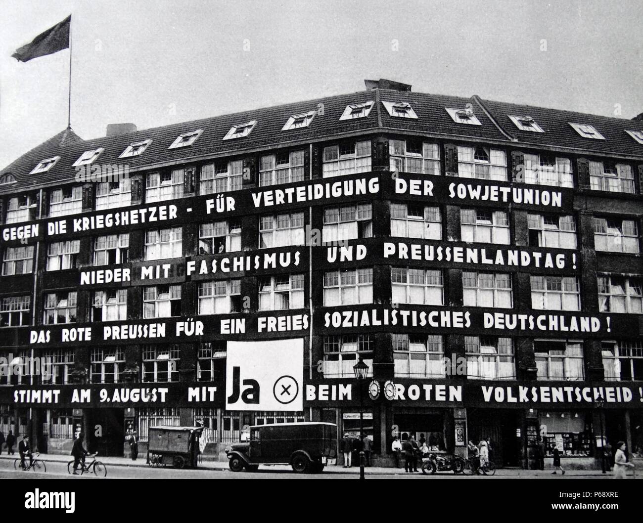 Les mots d'ordre communistes sur un bâtiment en Allemagne les électeurs défi d'être au courant de la menace nazie 1932 Banque D'Images