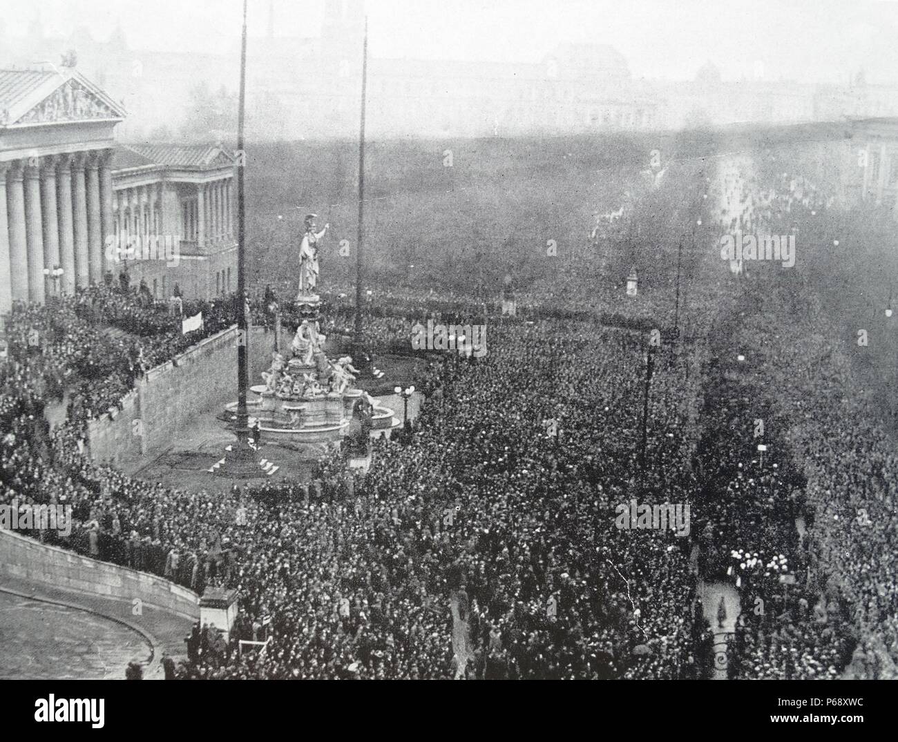 Photo de la proclamation de la République. L'Assemblée nationale provisoire s'est réuni à Vienne, en tant que premier parlement de la nouvelle France. Datée 1918 Banque D'Images