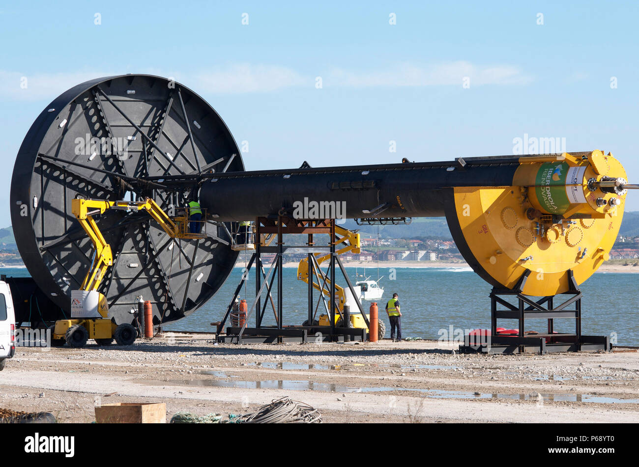 23 octobre 2008 - Santander, dans le Nord de l'Espagne - La première bouée de production d'électricité de la compagnie d'électricité espagnole Iberdrola Renovables' avenir l'énergie des vagues Banque D'Images