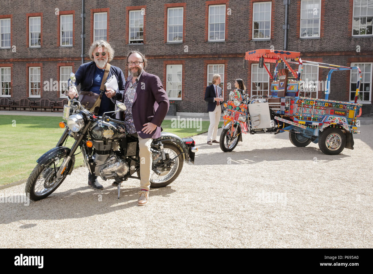 Le Hairy Bikers parmi les juges de l'éblouissant concours d'éléphant, une flotte de véhicules personnalisés, au Royal Hospital Chelsea Banque D'Images