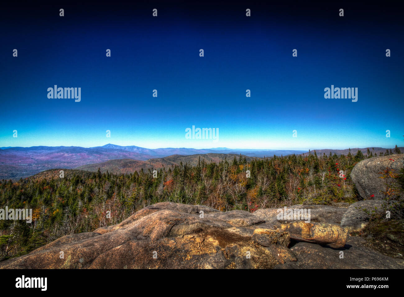 Randonnées d'automne sur l'Ouragan Mountain dans le parc des Adirondack, New York State Banque D'Images