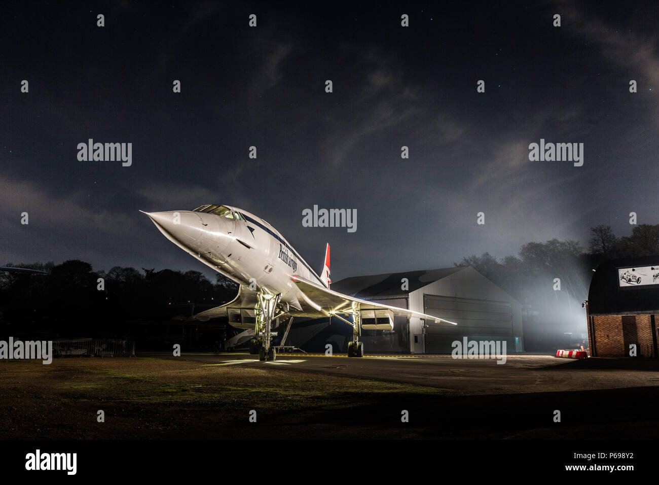 Concorde G-BBDG la nuit à Brooklands Museum Banque D'Images